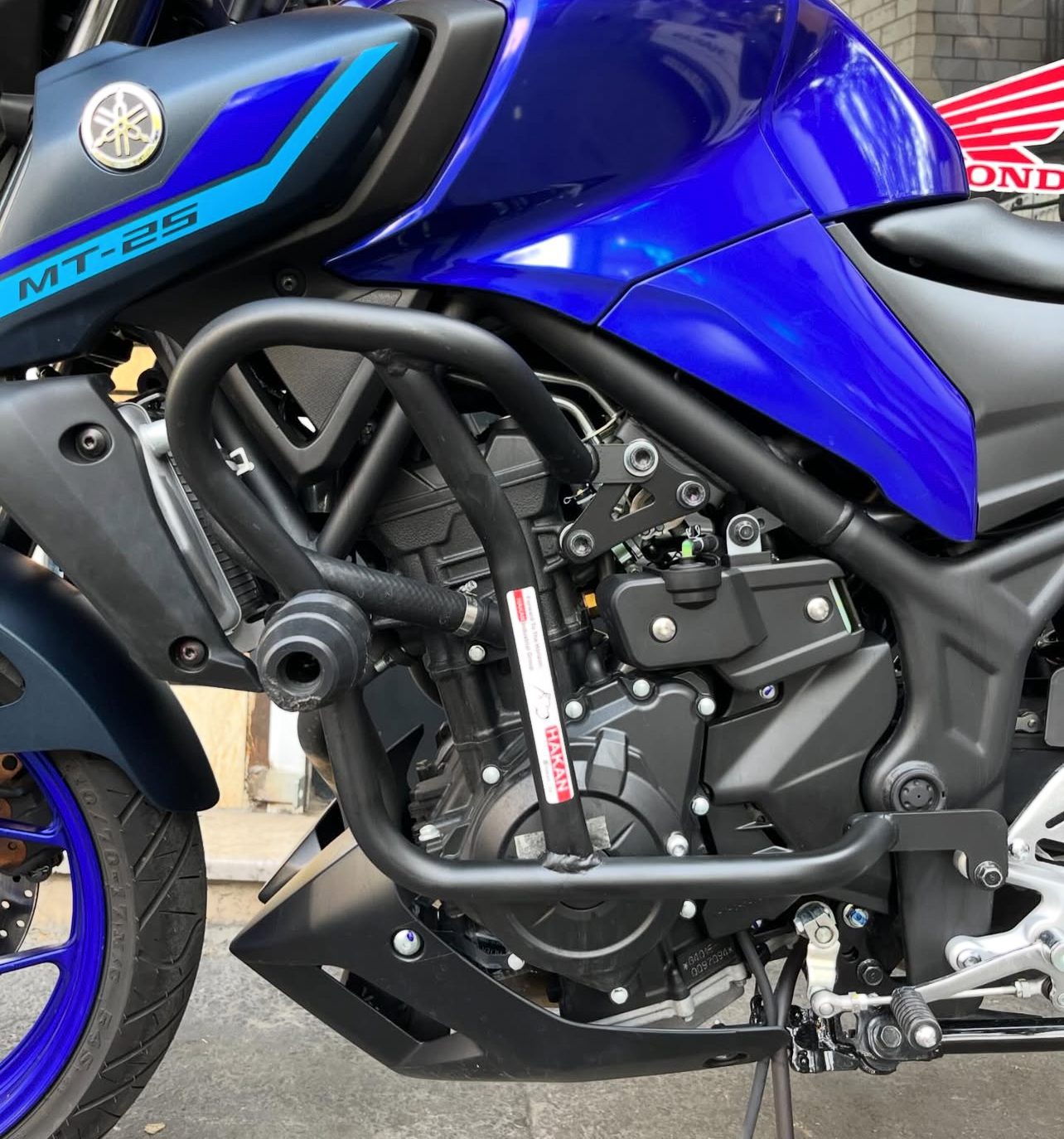 IMG_2086 گارد بدنه MT25 به همراه یک جفت پروتکشن - Image 1